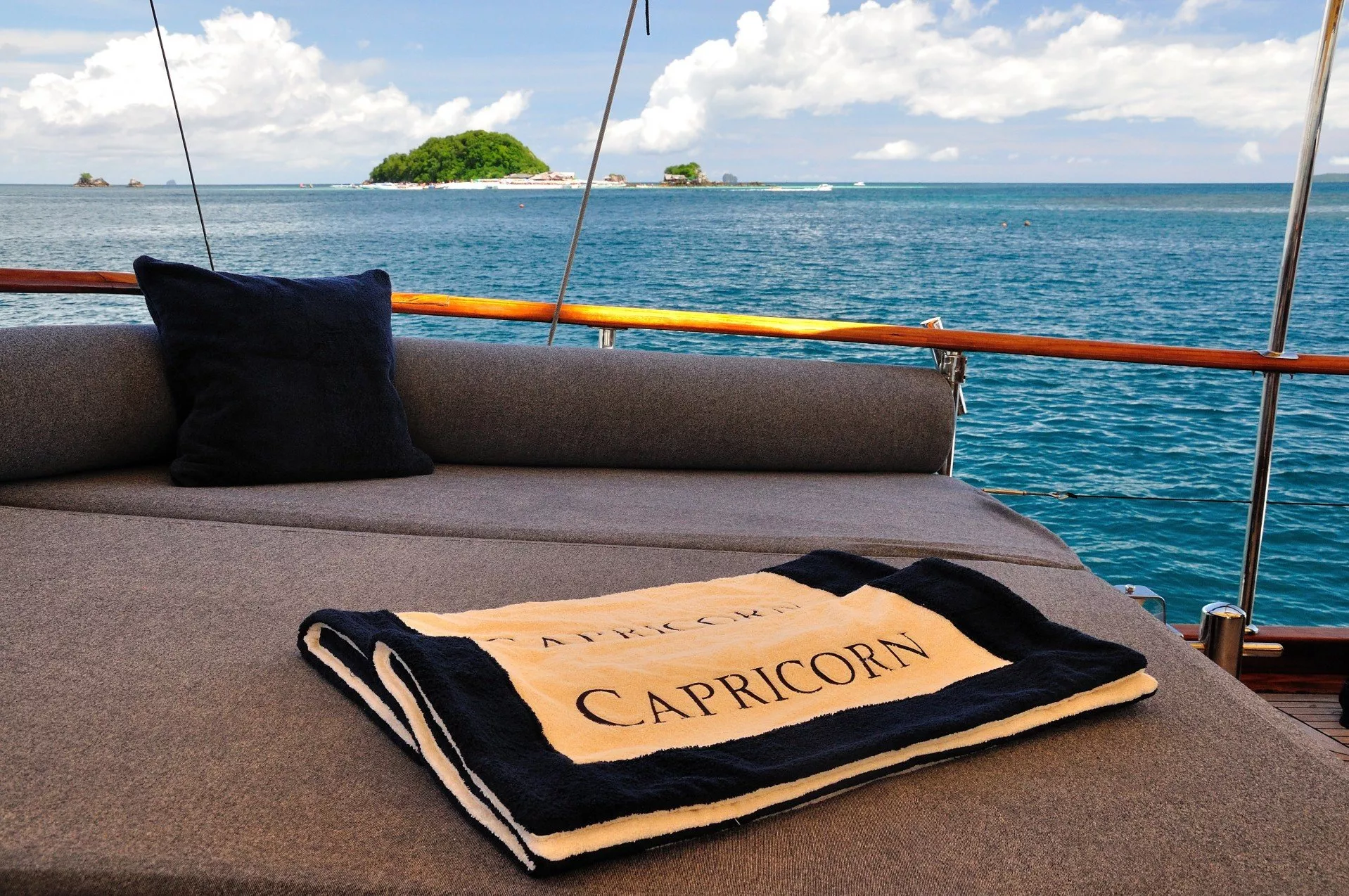 https://dev-api.arconyachts.com/storage/media/30654/conversions/140_2714727182-optimize.webp