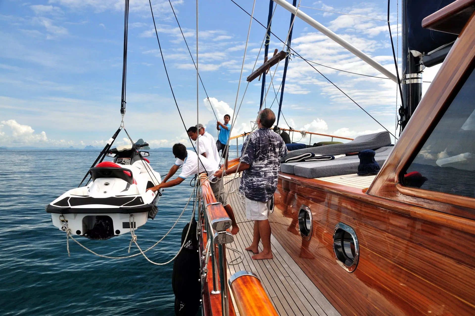 https://dev-api.arconyachts.com/storage/media/30656/conversions/140_0606773033-optimize.webp