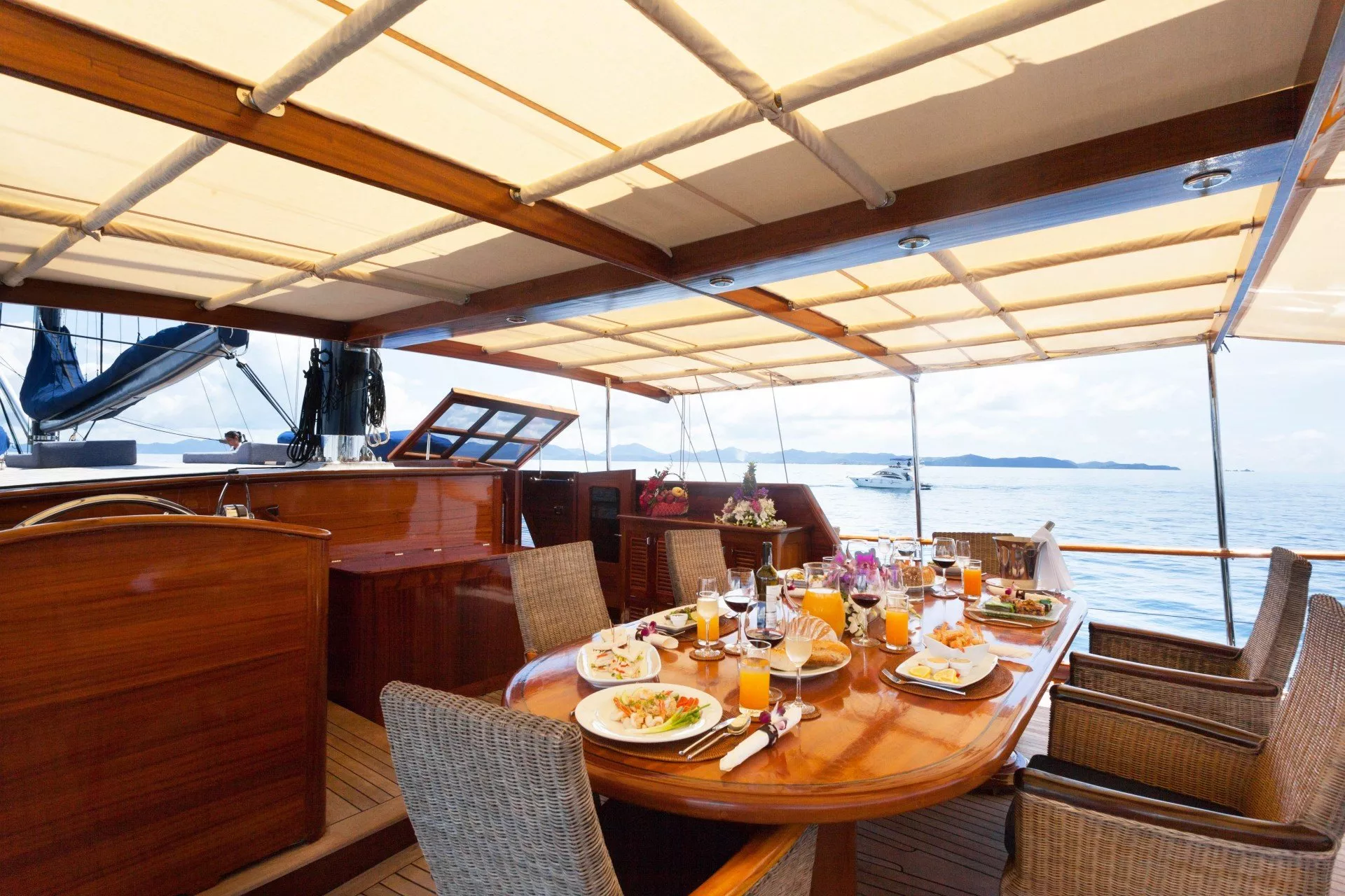 https://dev-api.arconyachts.com/storage/media/30657/conversions/140_5834895148-optimize.webp