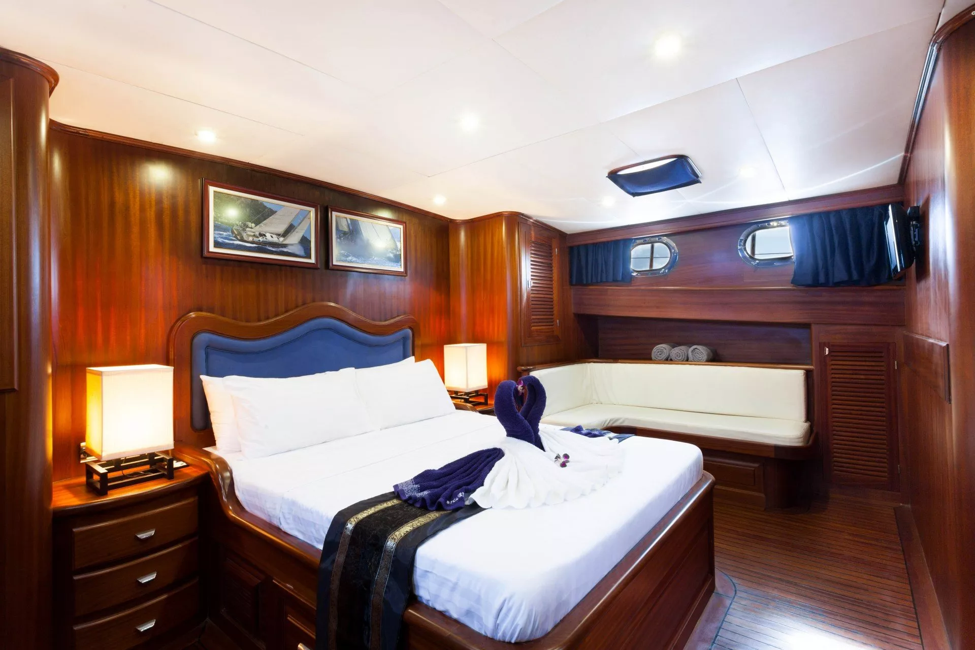 https://dev-api.arconyachts.com/storage/media/30661/conversions/140_9845261625-optimize.webp