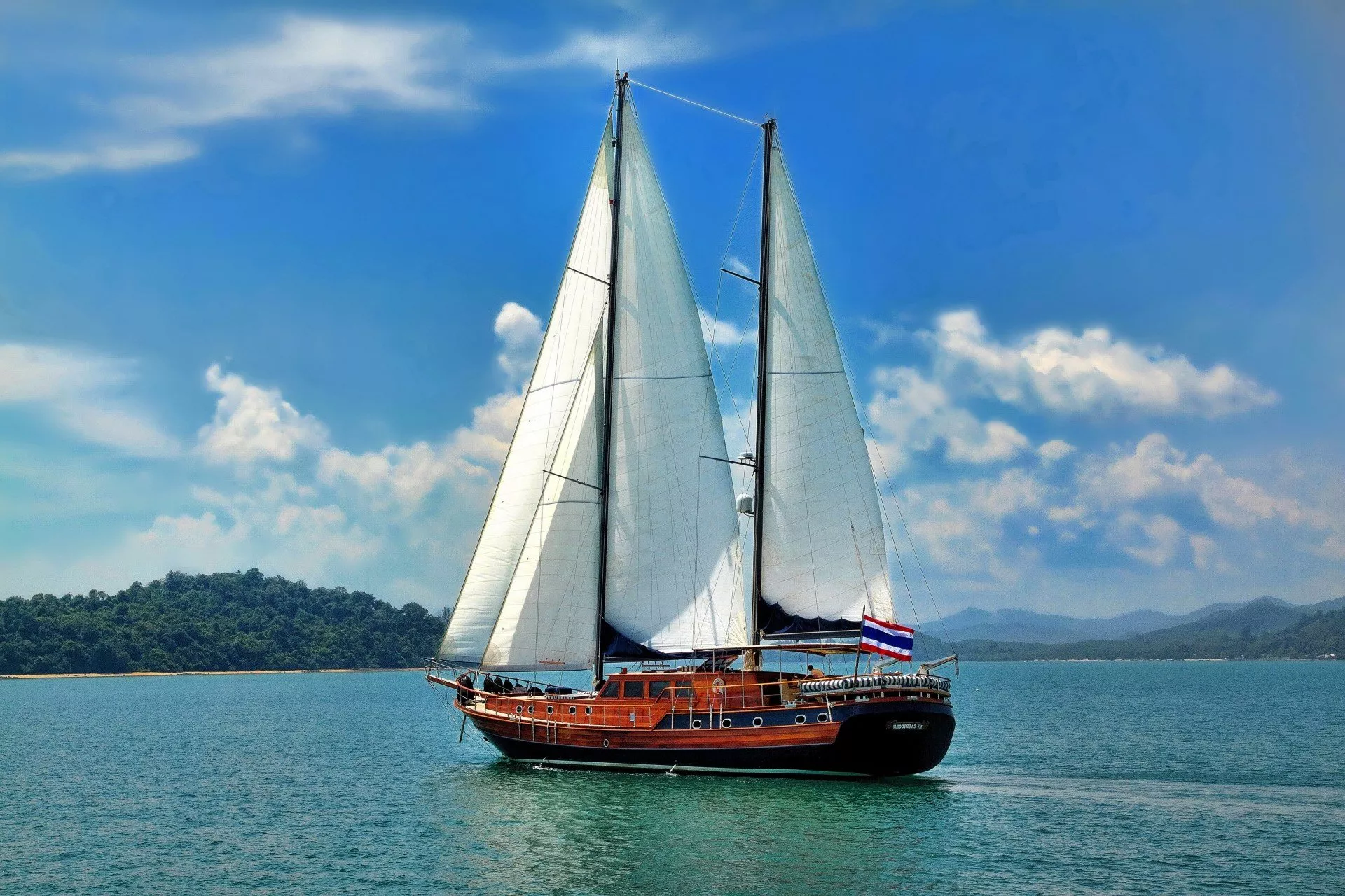 https://dev-api.arconyachts.com/storage/media/30666/conversions/140_2376674953-optimize.webp