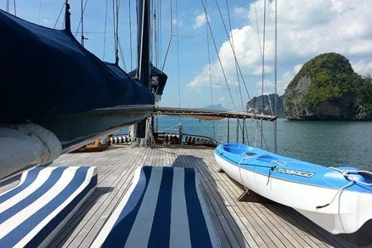 https://dev-api.arconyachts.com/storage/media/30673/conversions/140_4518177742-optimize.webp