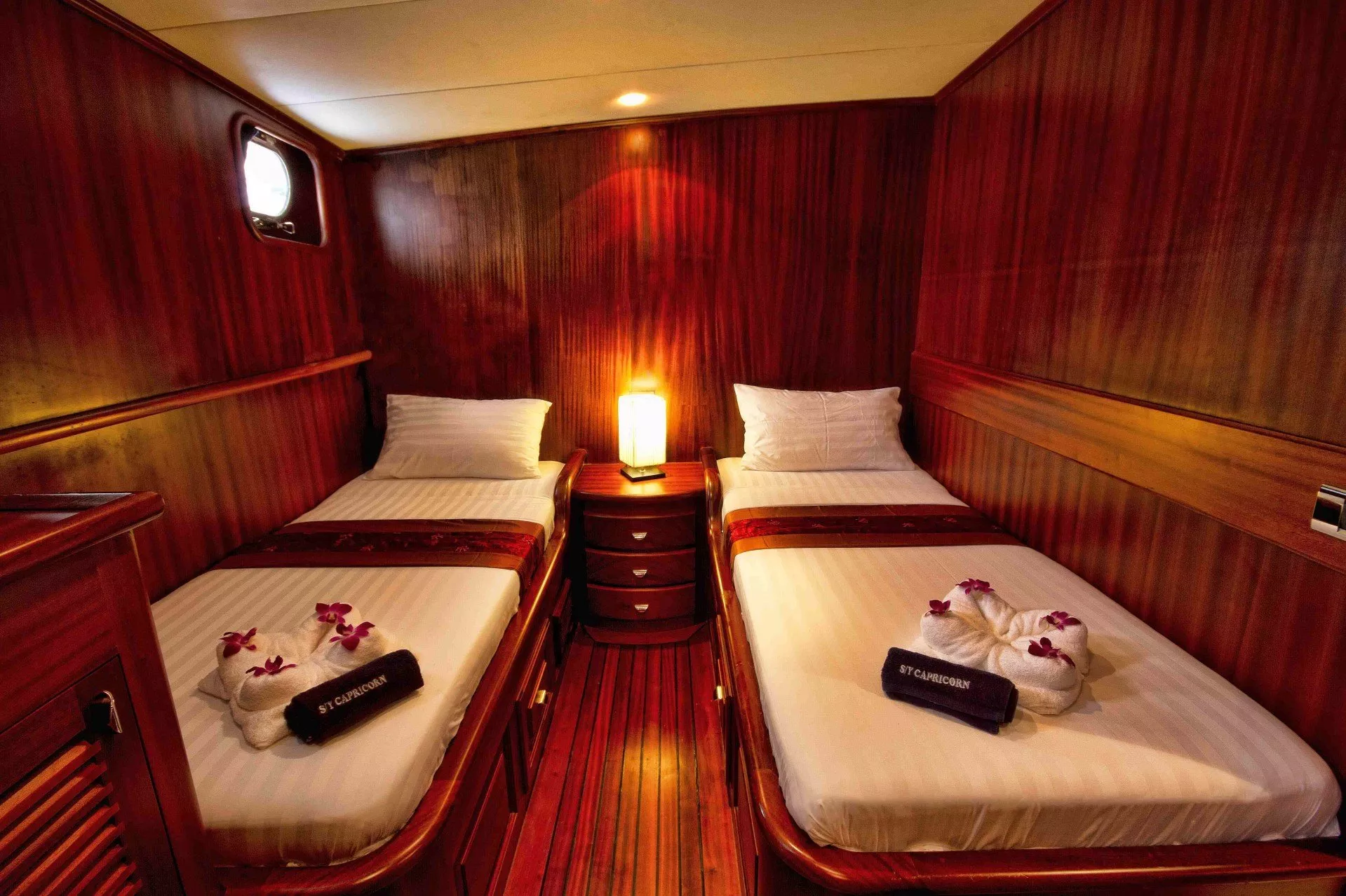 https://dev-api.arconyachts.com/storage/media/30677/conversions/140_1538198434-optimize.webp