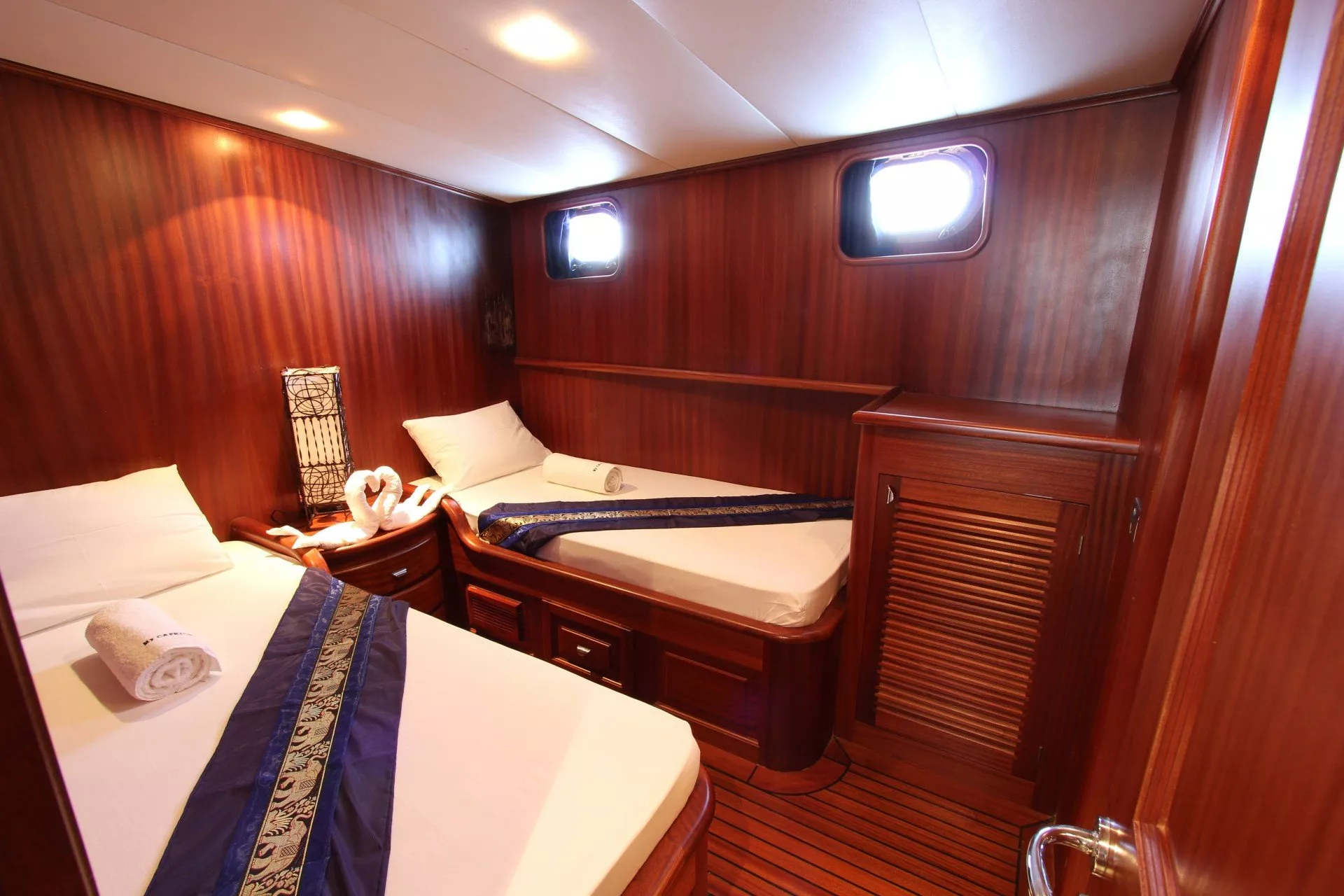 https://dev-api.arconyachts.com/storage/media/30678/conversions/140_3225932123-optimize.webp