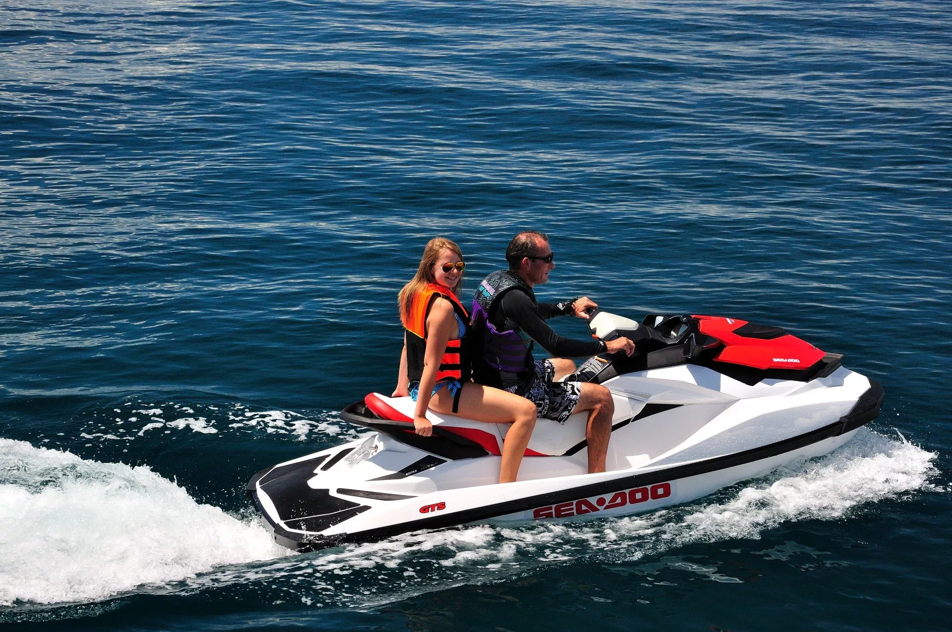 https://dev-api.arconyachts.com/storage/media/30686/conversions/140_0507296396-optimize.webp