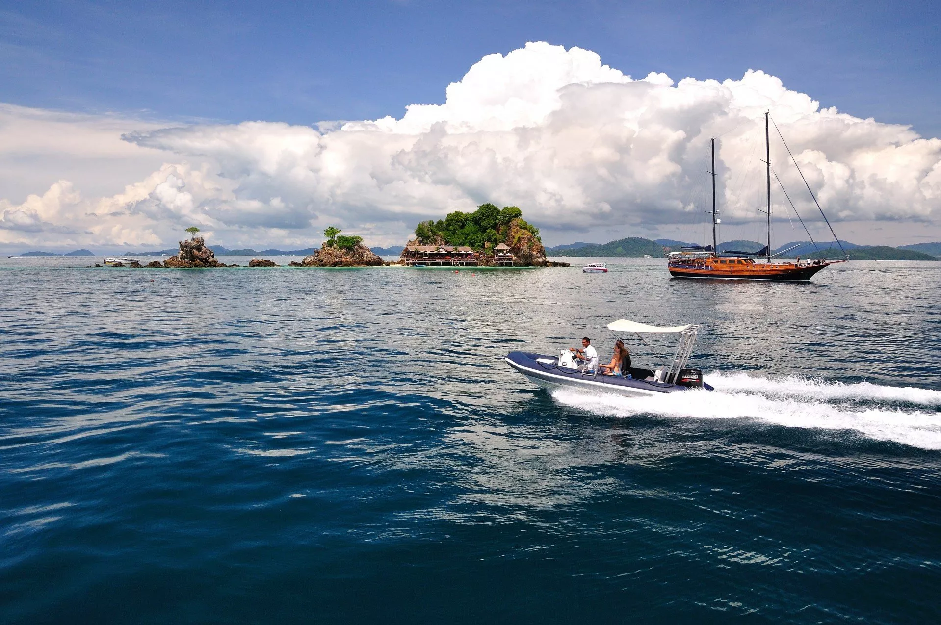 https://dev-api.arconyachts.com/storage/media/30697/conversions/140_0007560418-optimize.webp