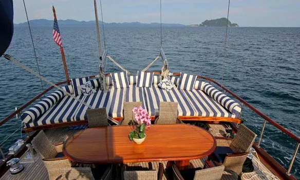 https://dev-api.arconyachts.com/storage/media/30702/conversions/140_0733282195-optimize.webp