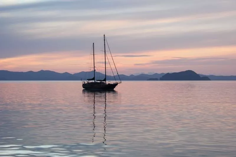 https://dev-api.arconyachts.com/storage/media/30703/conversions/140_5599433524-optimize.webp