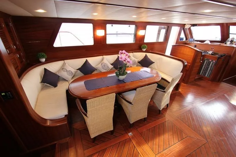 https://dev-api.arconyachts.com/storage/media/30705/conversions/140_3316666638-optimize.webp