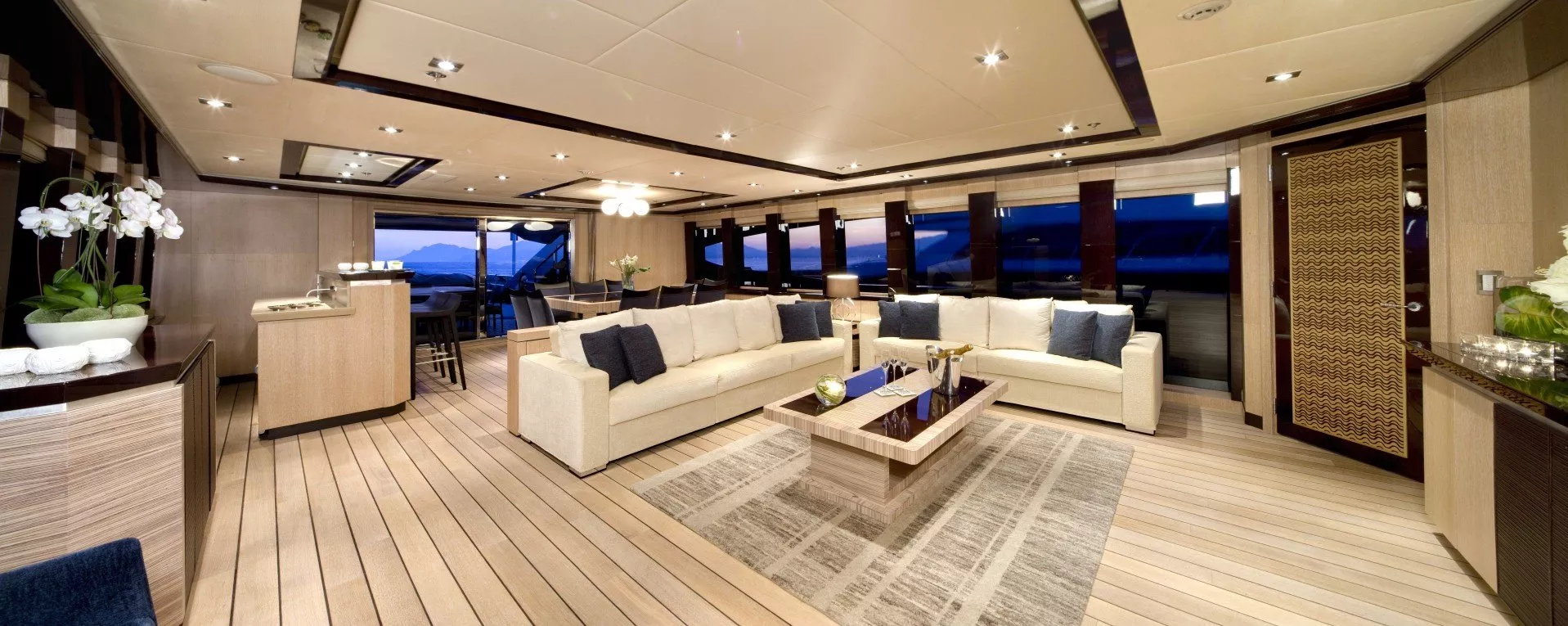 https://dev-api.arconyachts.com/storage/media/30758/conversions/309_4096842069-optimize.webp