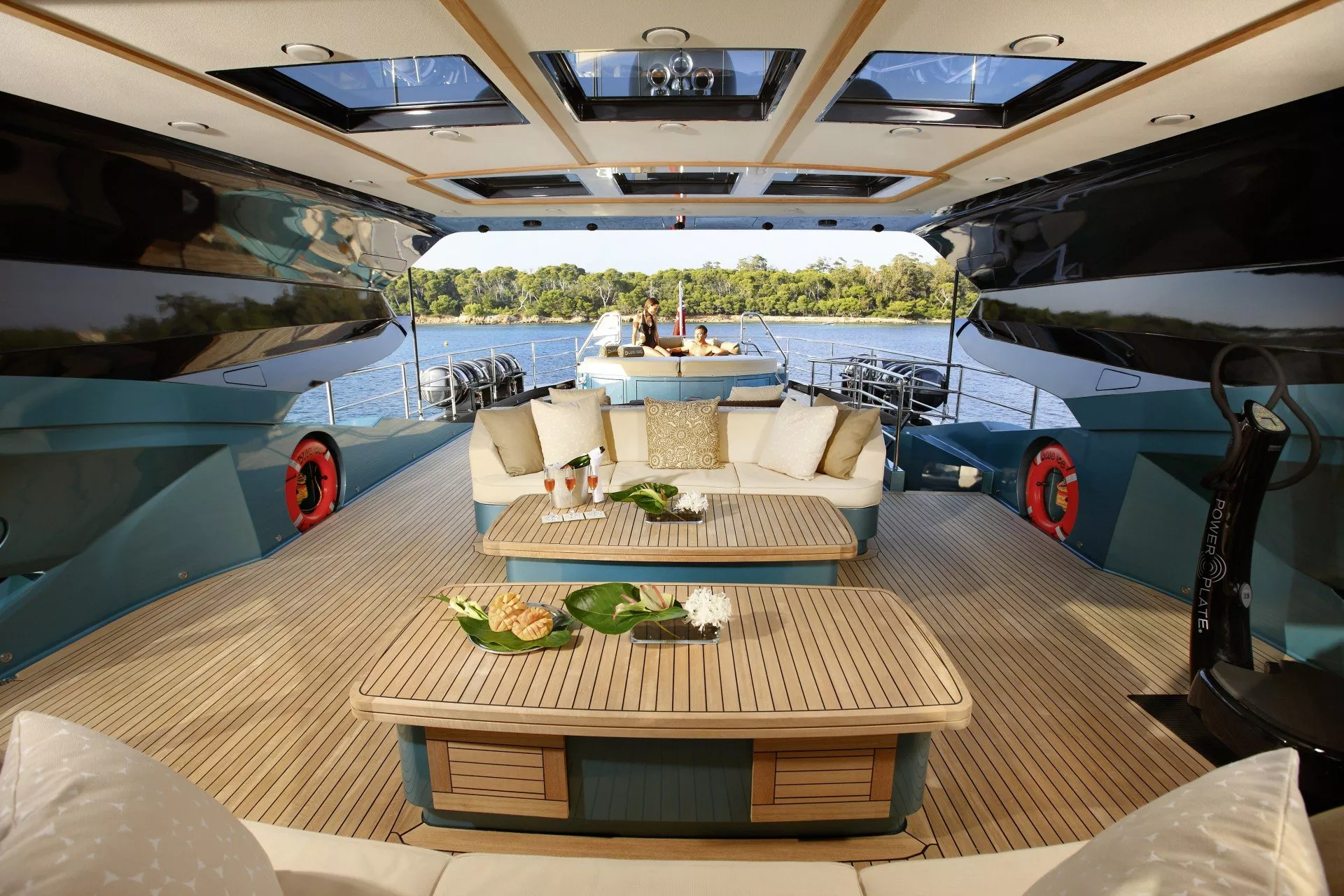 https://dev-api.arconyachts.com/storage/media/30760/conversions/309_3518045756-optimize.webp