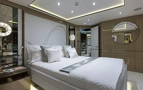https://dev-api.arconyachts.com/storage/media/30804/conversions/307_2158420189-optimize.webp