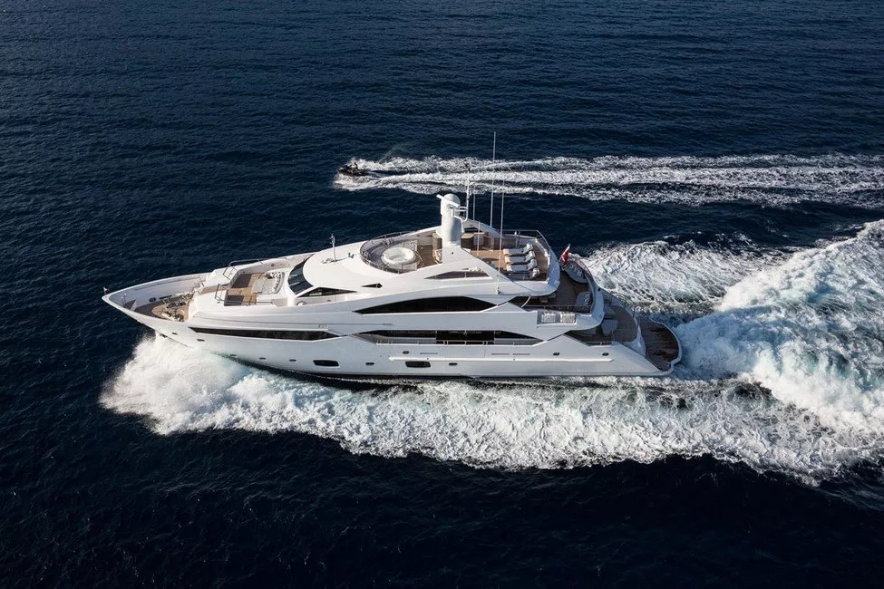 https://dev-api.arconyachts.com/storage/media/30811/conversions/307_0399767630-optimize.webp