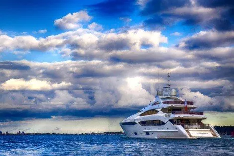 https://dev-api.arconyachts.com/storage/media/30812/conversions/307_1673723212-optimize.webp