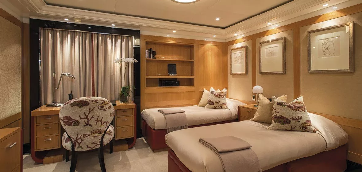 https://dev-api.arconyachts.com/storage/media/30859/conversions/304_0619271368-optimize.webp