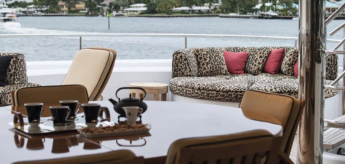 https://dev-api.arconyachts.com/storage/media/30874/conversions/304_4590216858-optimize.webp