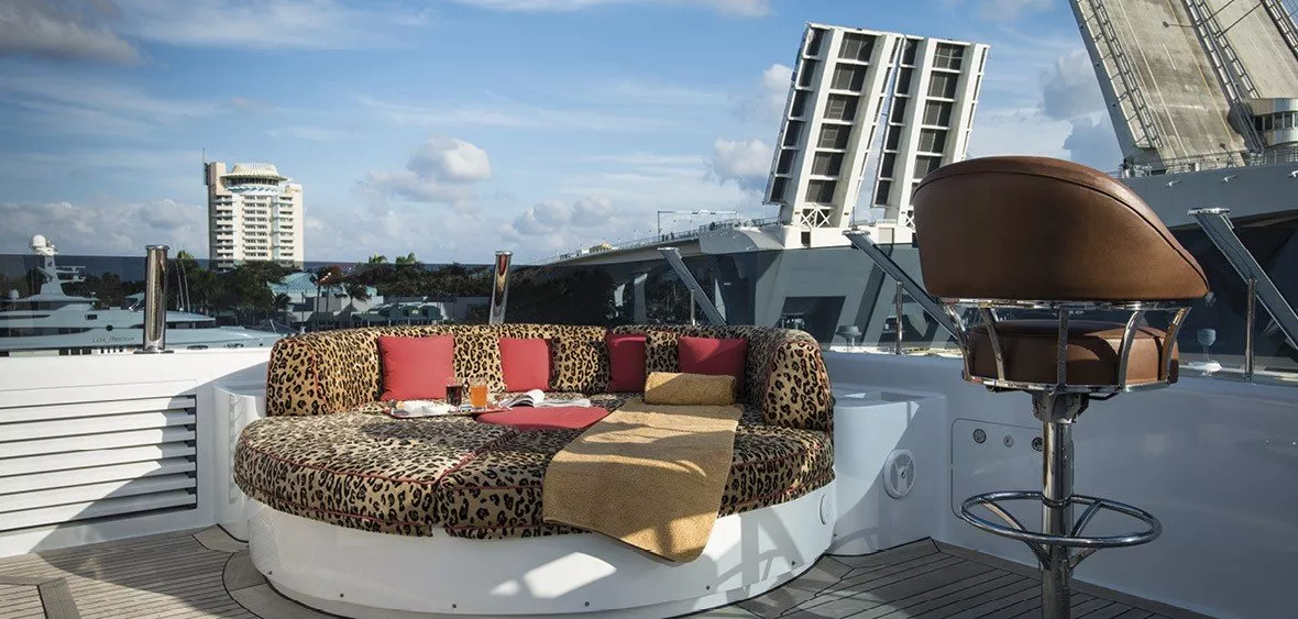 https://dev-api.arconyachts.com/storage/media/30891/conversions/304_0701997110-optimize.webp