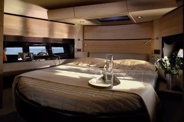 https://dev-api.arconyachts.com/storage/media/30900/conversions/303_5610498539-optimize.webp
