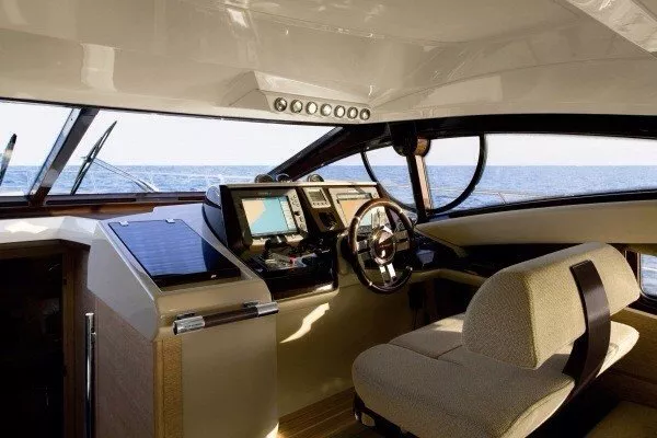 https://dev-api.arconyachts.com/storage/media/30901/conversions/303_5164633117-optimize.webp