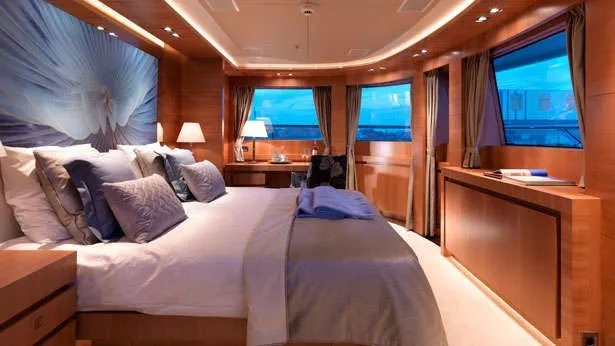https://dev-api.arconyachts.com/storage/media/30984/conversions/293_4337580290-optimize.webp