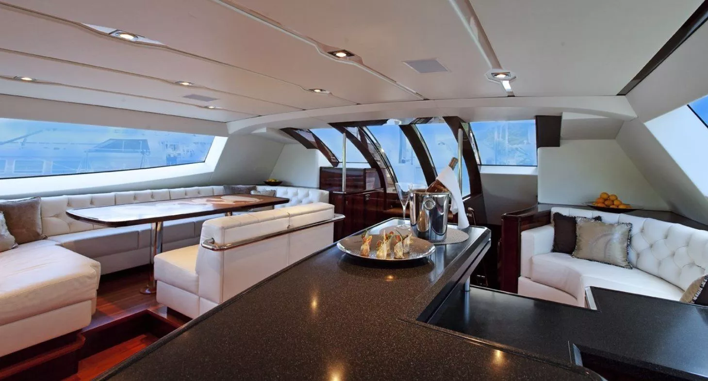 https://dev-api.arconyachts.com/storage/media/30999/conversions/292_2747840876-optimize.webp
