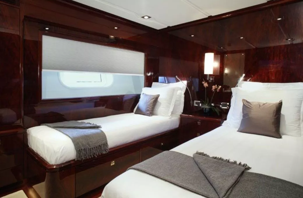 https://dev-api.arconyachts.com/storage/media/31002/conversions/292_1224954222-optimize.webp