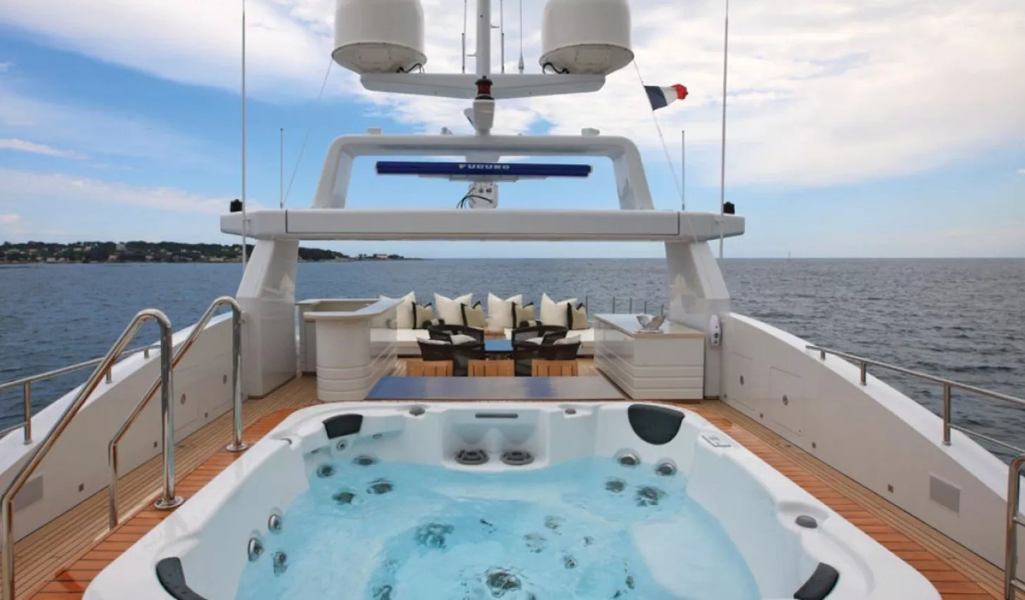https://dev-api.arconyachts.com/storage/media/31019/conversions/291_4966659773-optimize.webp