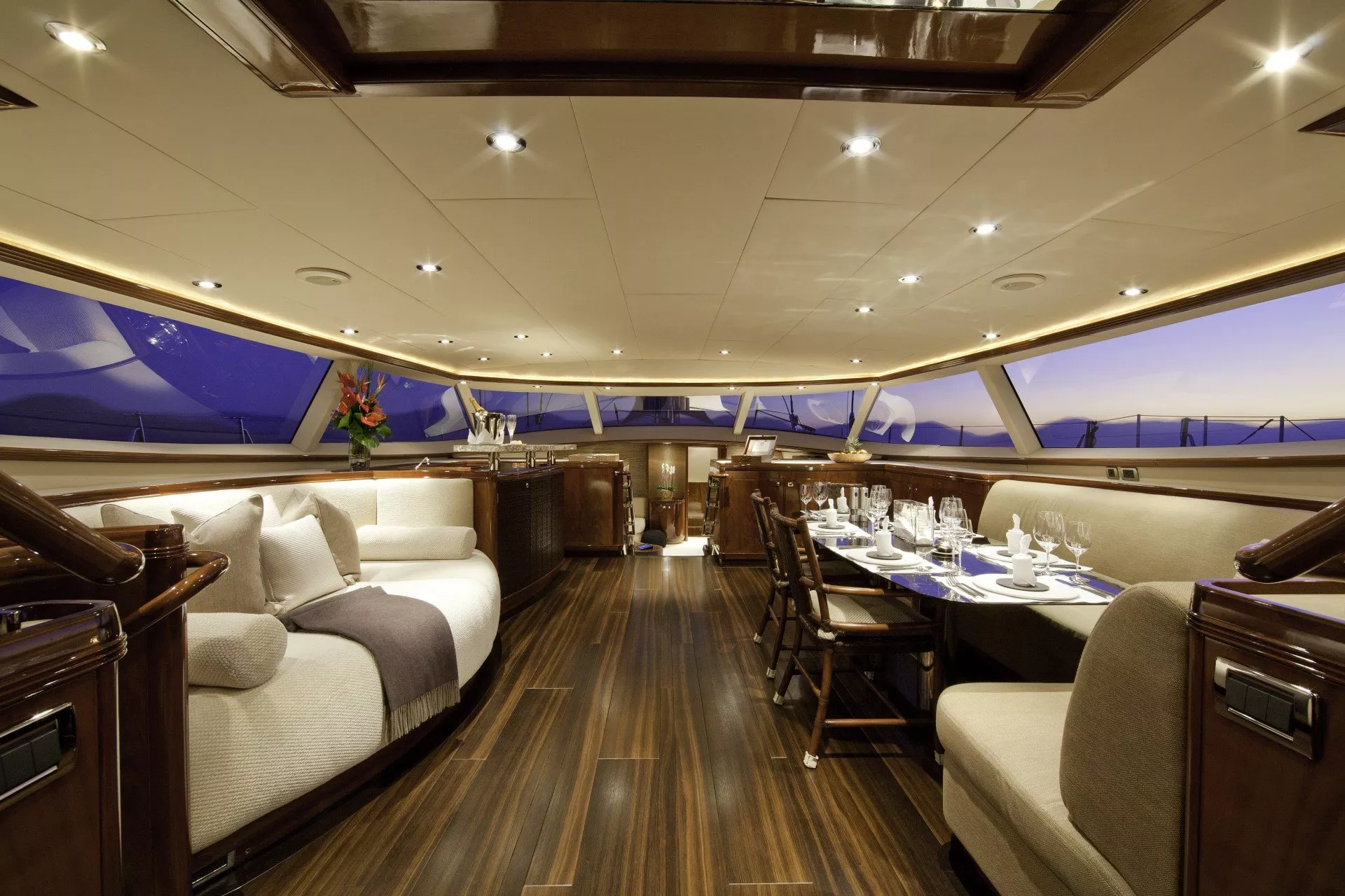https://dev-api.arconyachts.com/storage/media/31047/conversions/289_1596989631-optimize.webp