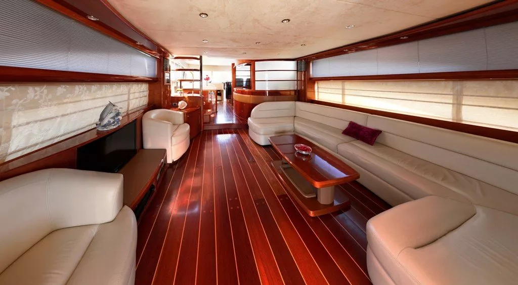 https://dev-api.arconyachts.com/storage/media/31074/conversions/286_3253125306-optimize.webp