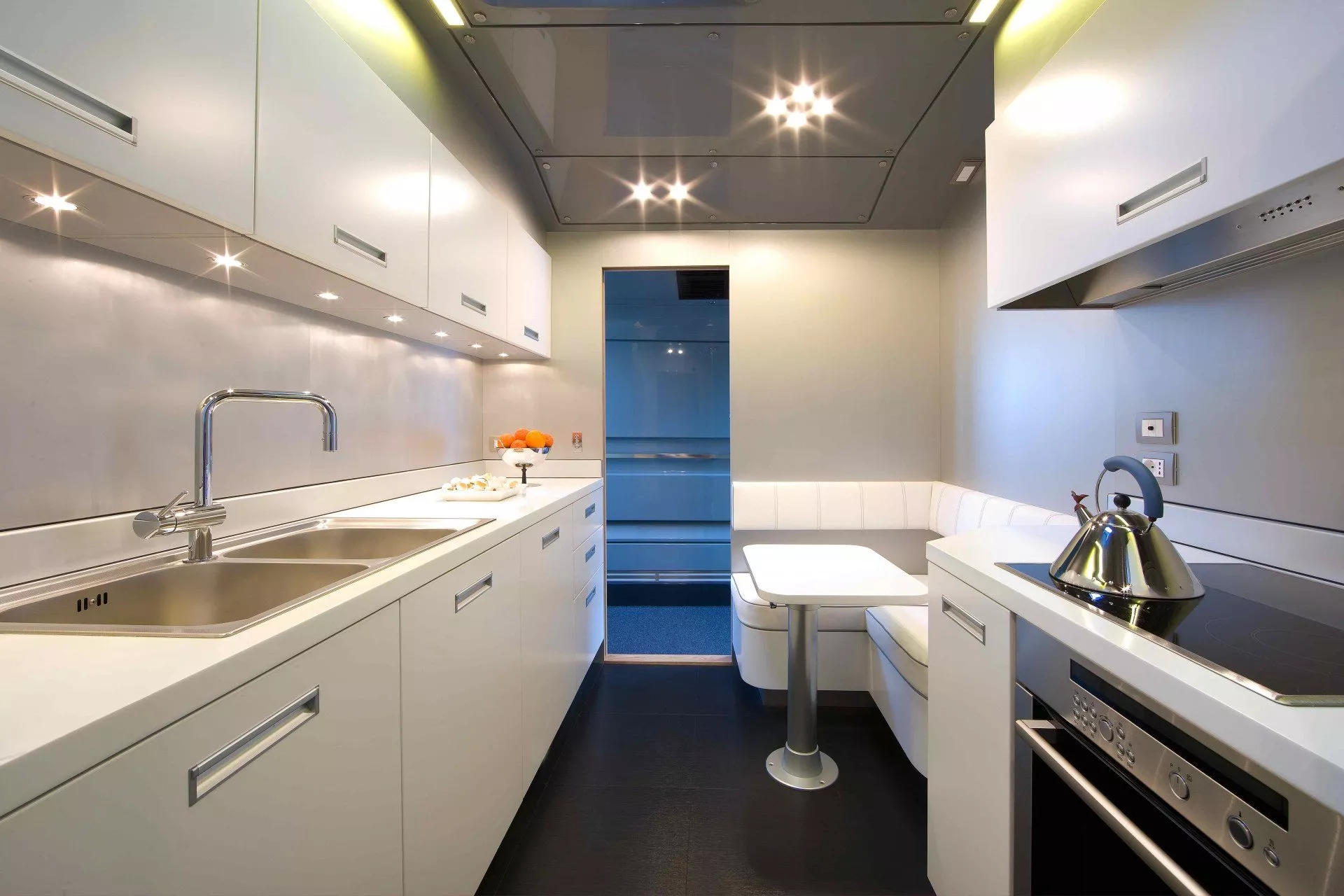 https://dev-api.arconyachts.com/storage/media/31096/conversions/284_5203285947-optimize.webp