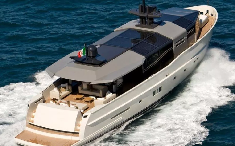 https://dev-api.arconyachts.com/storage/media/31103/conversions/284_6256963829-optimize.webp