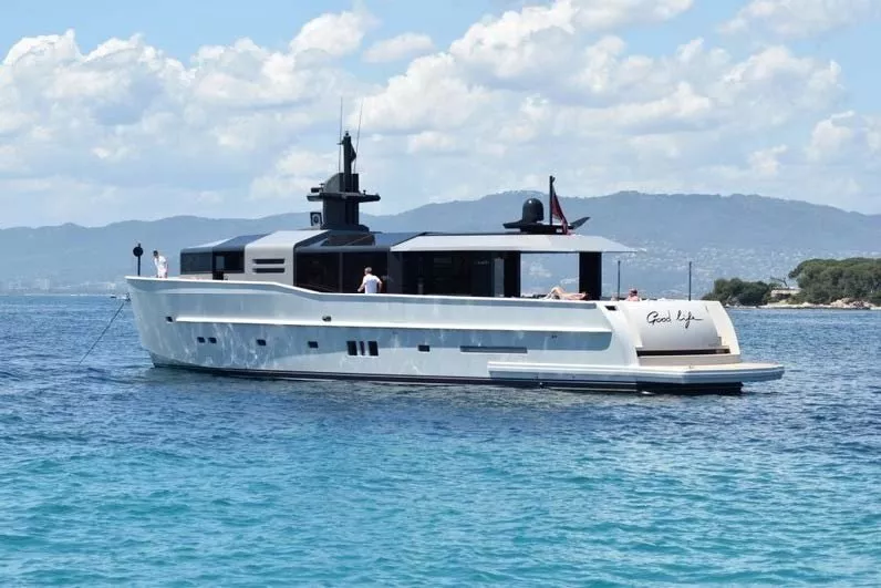 https://dev-api.arconyachts.com/storage/media/31104/conversions/284_1124157522-optimize.webp