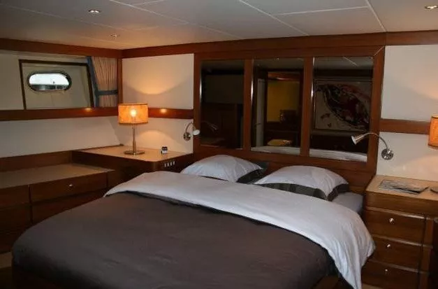 https://dev-api.arconyachts.com/storage/media/31185/conversions/276_3674005756-optimize.webp