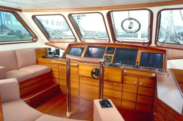 https://dev-api.arconyachts.com/storage/media/31187/conversions/276_5290027826-optimize.webp