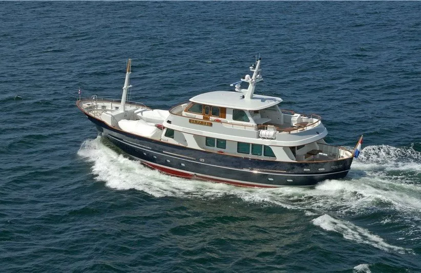 https://dev-api.arconyachts.com/storage/media/31189/conversions/276_2652794745-optimize.webp