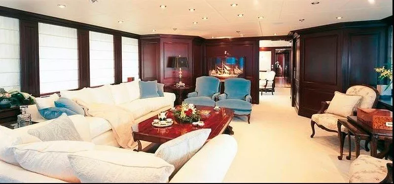 https://dev-api.arconyachts.com/storage/media/31196/conversions/275_2647815377-optimize.webp