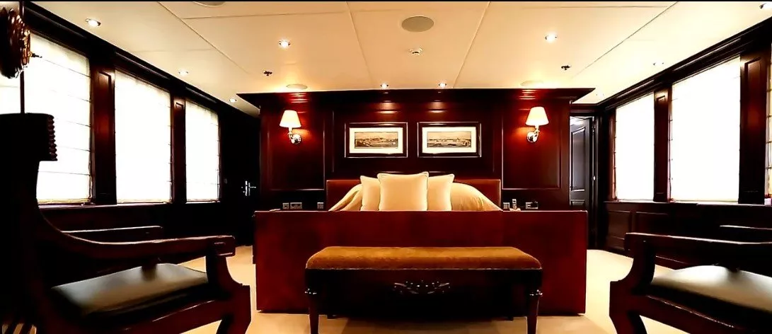 https://dev-api.arconyachts.com/storage/media/31200/conversions/275_5150019406-optimize.webp