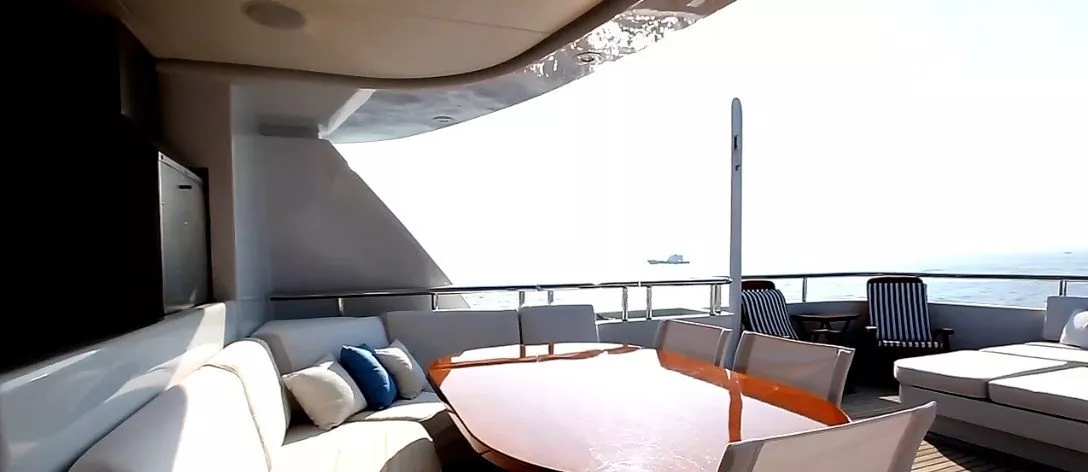 https://dev-api.arconyachts.com/storage/media/31207/conversions/275_3622059978-optimize.webp