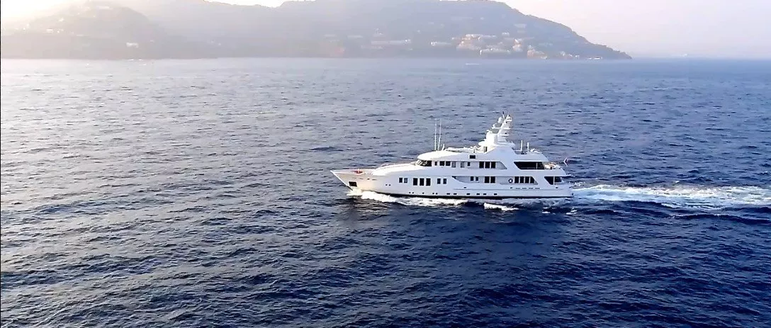https://dev-api.arconyachts.com/storage/media/31208/conversions/275_3397457857-optimize.webp