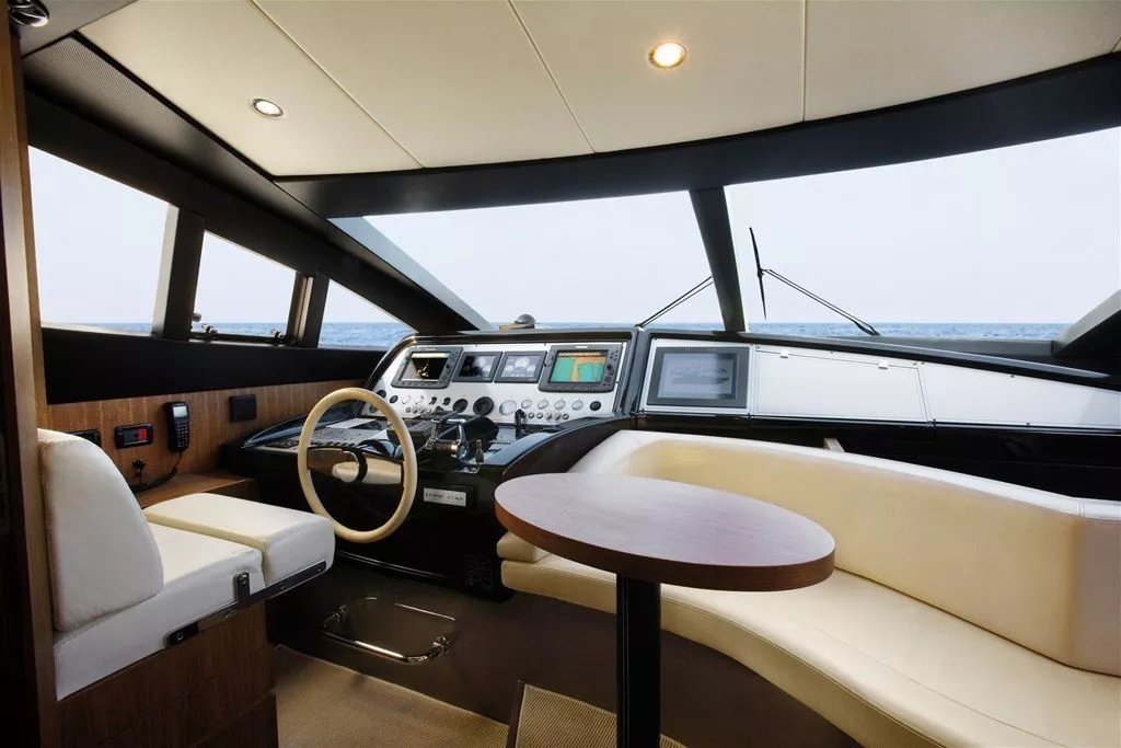 https://dev-api.arconyachts.com/storage/media/31404/conversions/262_8838104010-optimize.webp