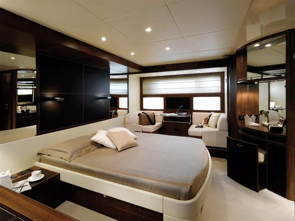 https://dev-api.arconyachts.com/storage/media/31405/conversions/262_7878737687-optimize.webp