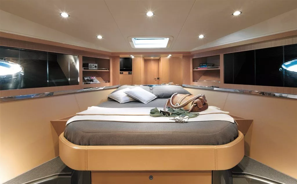 https://dev-api.arconyachts.com/storage/media/31412/conversions/261_2522907617-optimize.webp