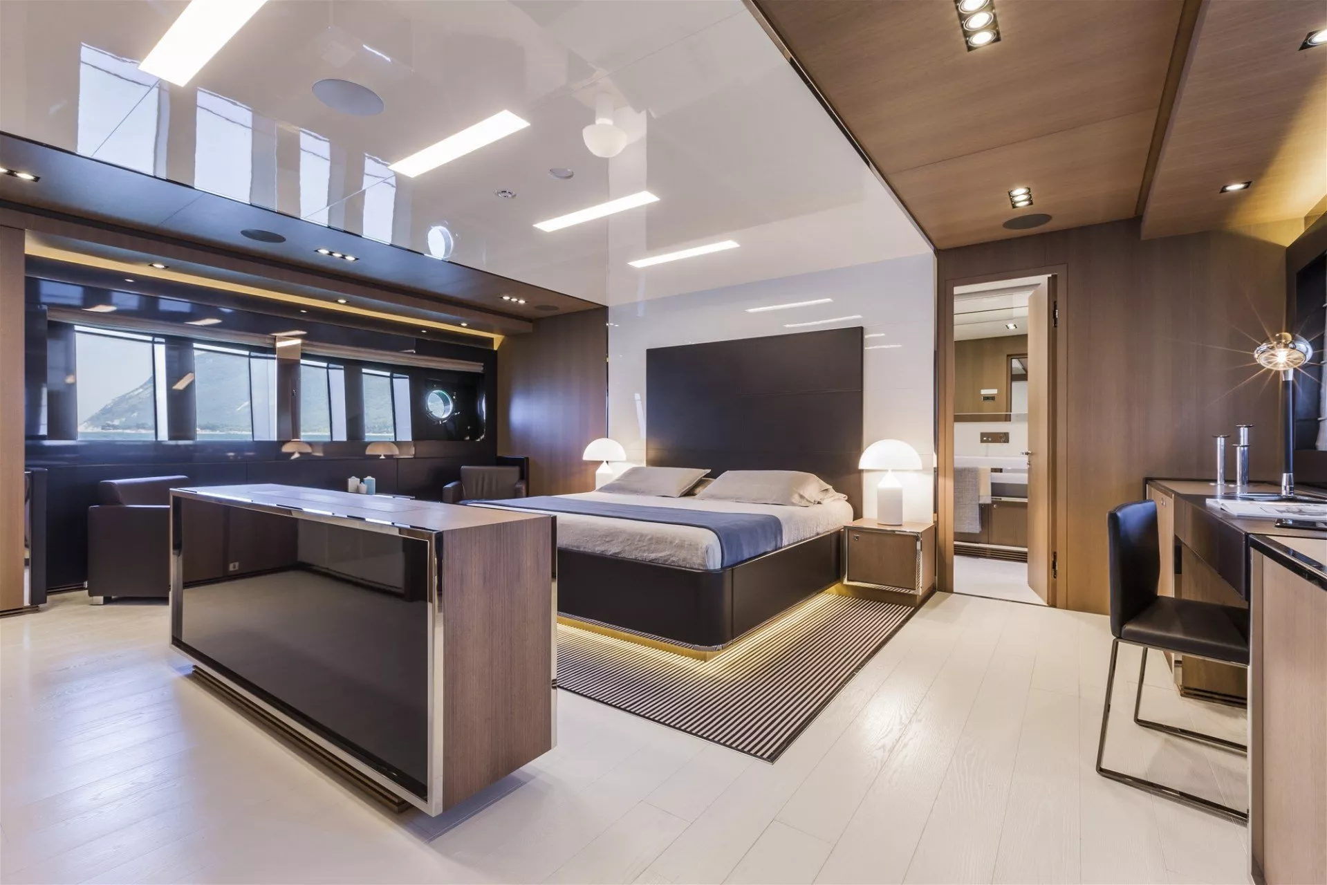 Riva MYTHOS