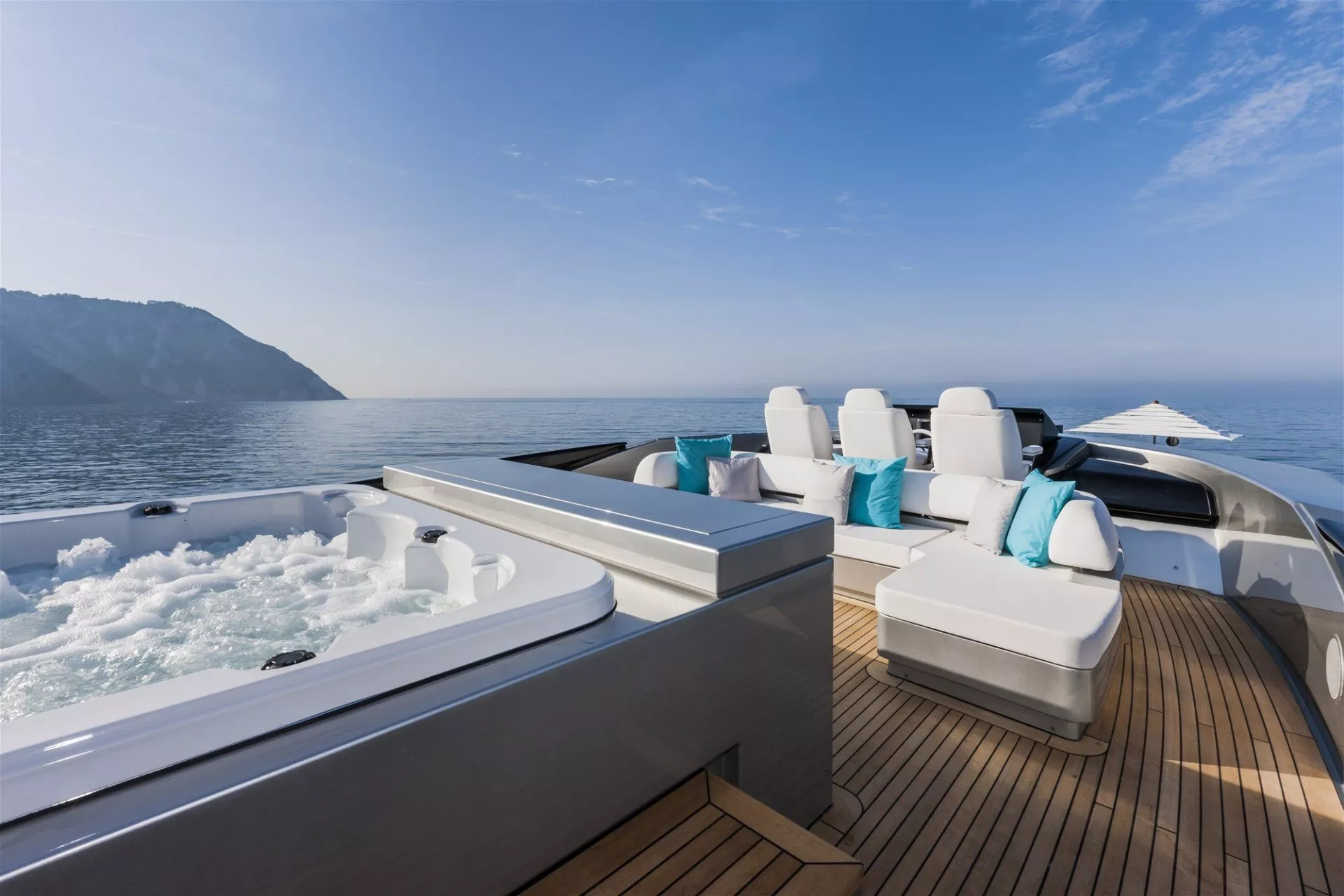 https://dev-api.arconyachts.com/storage/media/31419/conversions/260_8570639814-optimize.webp