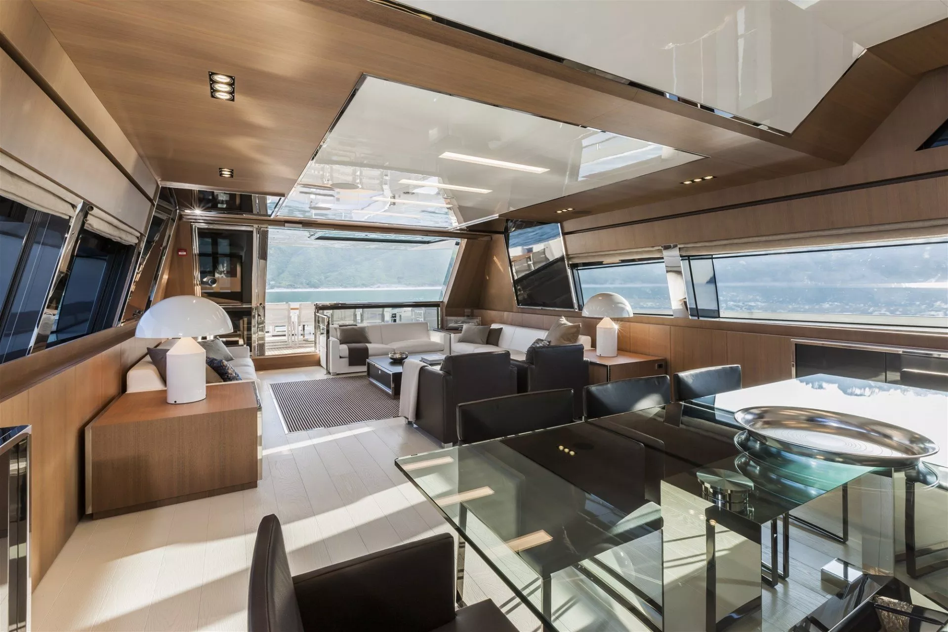 https://dev-api.arconyachts.com/storage/media/31421/conversions/260_5010586321-optimize.webp