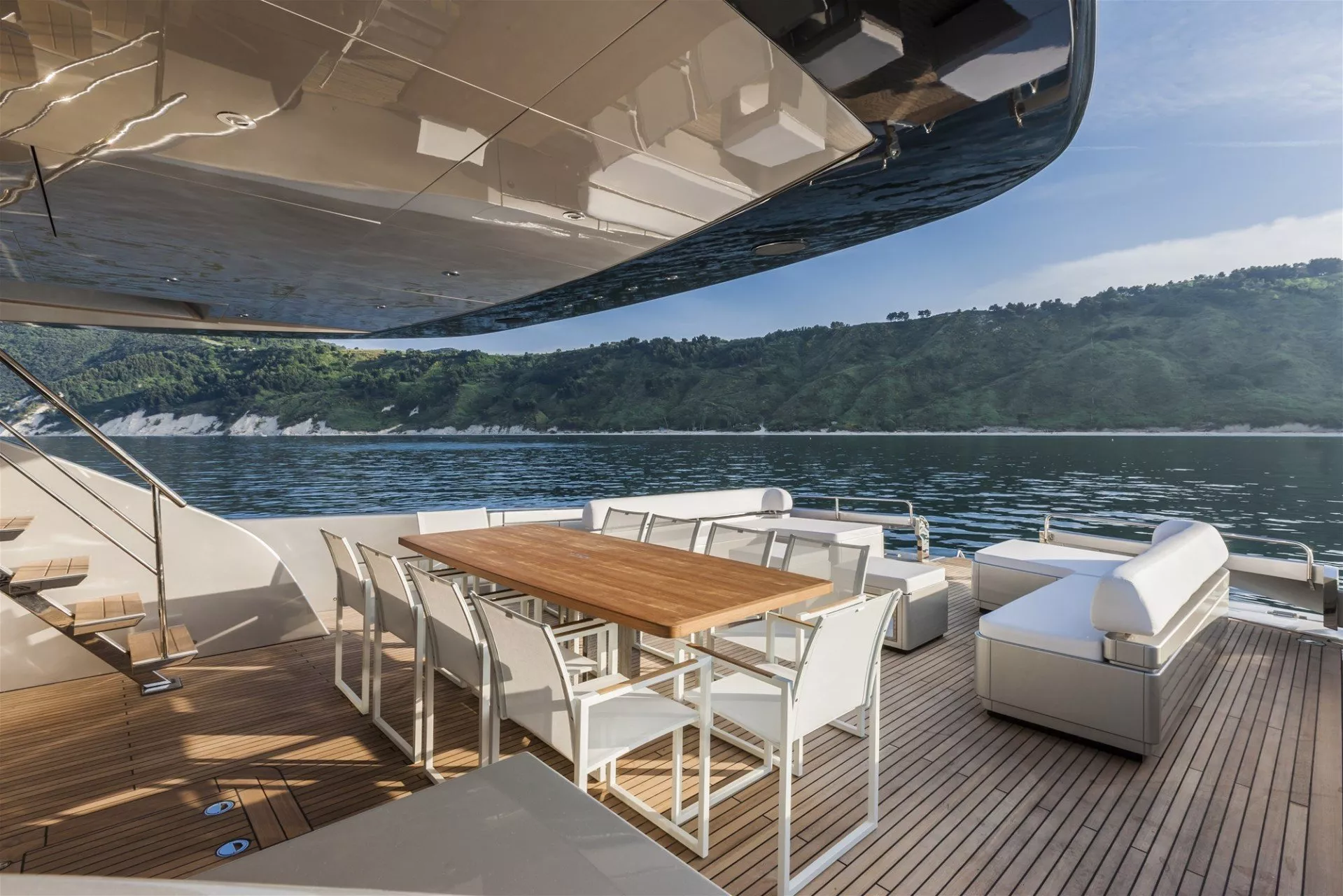 https://dev-api.arconyachts.com/storage/media/31422/conversions/260_9852828841-optimize.webp