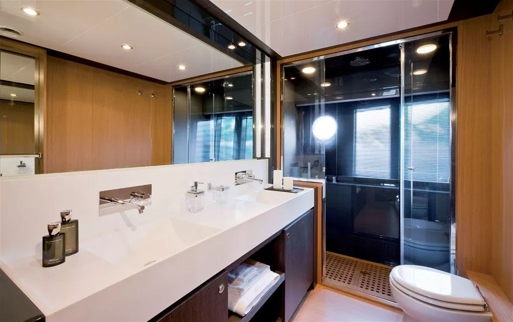 https://dev-api.arconyachts.com/storage/media/31436/conversions/259_5149544868-optimize.webp
