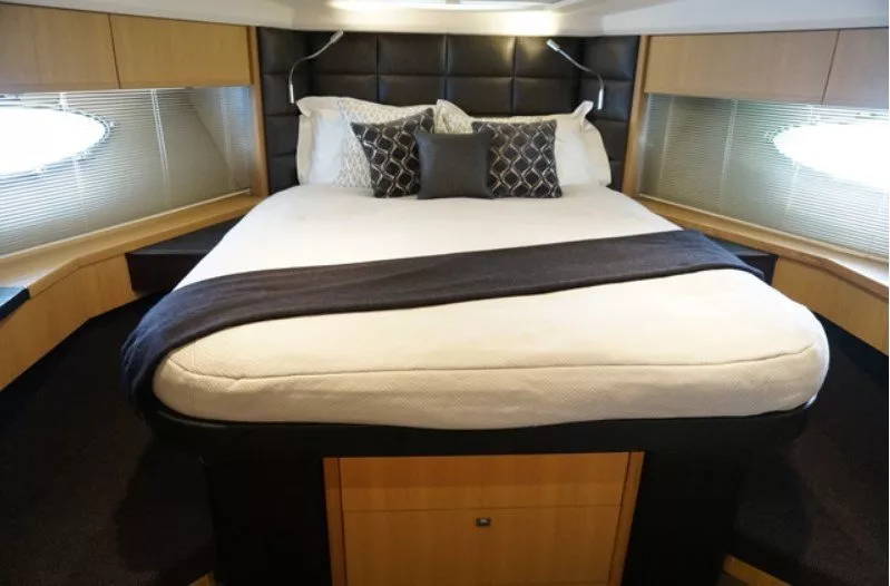 https://dev-api.arconyachts.com/storage/media/31525/conversions/252_2990384246-optimize.webp