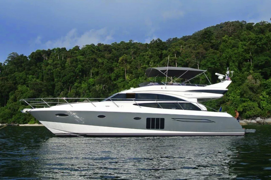 https://dev-api.arconyachts.com/storage/media/31527/conversions/252_0175343739-optimize.webp