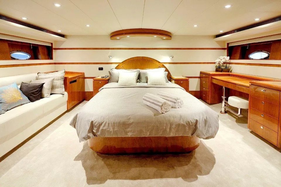 https://dev-api.arconyachts.com/storage/media/31533/conversions/253_5516419291-optimize.webp